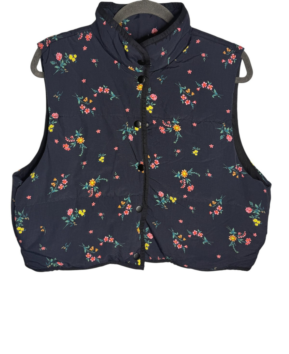 Love, Fire Navy Floral Cropped Waterfall Puffer Vest Snap Front Size XL NWT